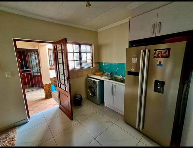 2 BEDROOM TOWNHOUSE FOR SALE IN MONTANA TUINE